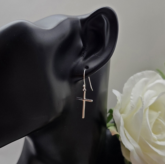 ❤️ THE CROSS DROP EARRING - Picture 2 of 6